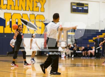 Thumbnail 1 in Little Elm vs. Liberty (5A Region 2 Bi-District Playoff) photogallery.