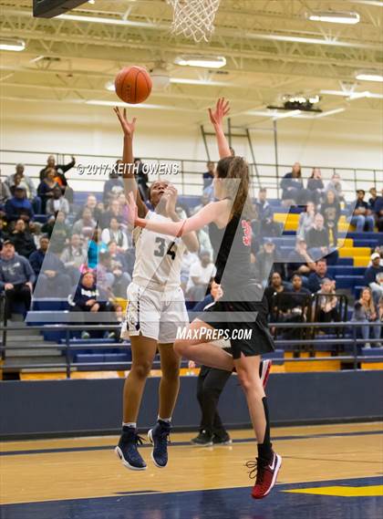 Thumbnail 2 in Little Elm vs. Liberty (5A Region 2 Bi-District Playoff) photogallery.