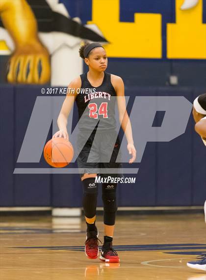 Thumbnail 2 in Little Elm vs. Liberty (5A Region 2 Bi-District Playoff) photogallery.