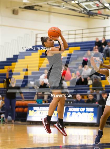 Thumbnail 3 in Little Elm vs. Liberty (5A Region 2 Bi-District Playoff) photogallery.