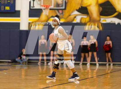 Thumbnail 3 in Little Elm vs. Liberty (5A Region 2 Bi-District Playoff) photogallery.