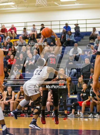 Thumbnail 1 in Little Elm vs. Liberty (5A Region 2 Bi-District Playoff) photogallery.