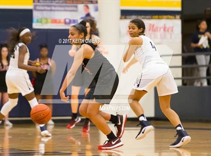 Thumbnail 1 in Little Elm vs. Liberty (5A Region 2 Bi-District Playoff) photogallery.