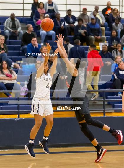 Thumbnail 2 in Little Elm vs. Liberty (5A Region 2 Bi-District Playoff) photogallery.