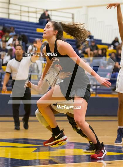 Thumbnail 2 in Little Elm vs. Liberty (5A Region 2 Bi-District Playoff) photogallery.