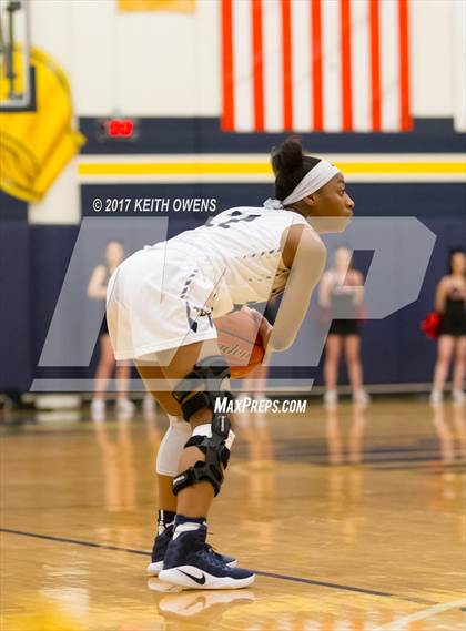 Thumbnail 3 in Little Elm vs. Liberty (5A Region 2 Bi-District Playoff) photogallery.