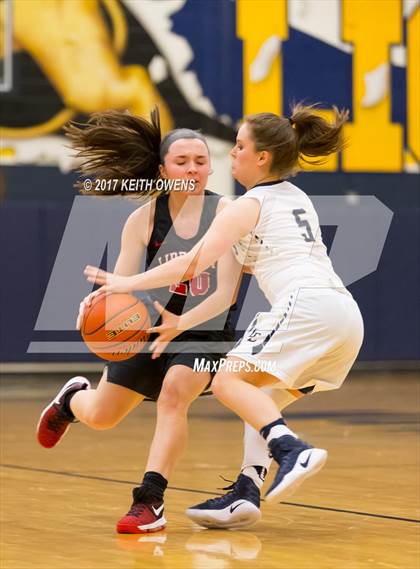 Thumbnail 2 in Little Elm vs. Liberty (5A Region 2 Bi-District Playoff) photogallery.