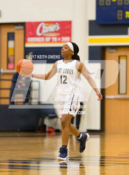Thumbnail 1 in Little Elm vs. Liberty (5A Region 2 Bi-District Playoff) photogallery.