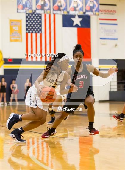 Thumbnail 3 in Little Elm vs. Liberty (5A Region 2 Bi-District Playoff) photogallery.