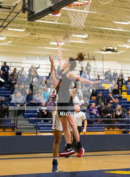 Thumbnail 3 in Little Elm vs. Liberty (5A Region 2 Bi-District Playoff) photogallery.