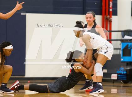 Thumbnail 3 in Little Elm vs. Liberty (5A Region 2 Bi-District Playoff) photogallery.