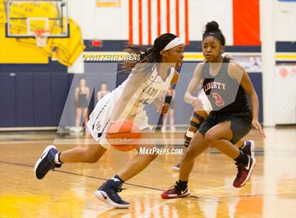 Thumbnail 2 in Little Elm vs. Liberty (5A Region 2 Bi-District Playoff) photogallery.