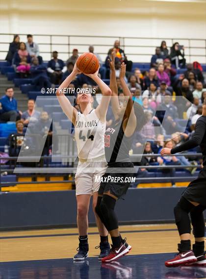 Thumbnail 1 in Little Elm vs. Liberty (5A Region 2 Bi-District Playoff) photogallery.