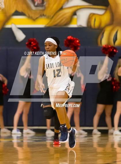 Thumbnail 1 in Little Elm vs. Liberty (5A Region 2 Bi-District Playoff) photogallery.