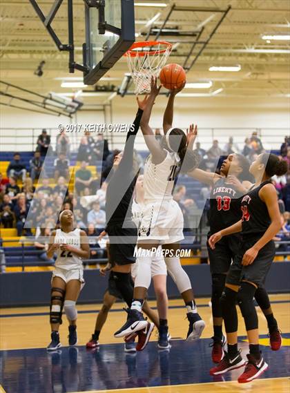 Thumbnail 1 in Little Elm vs. Liberty (5A Region 2 Bi-District Playoff) photogallery.