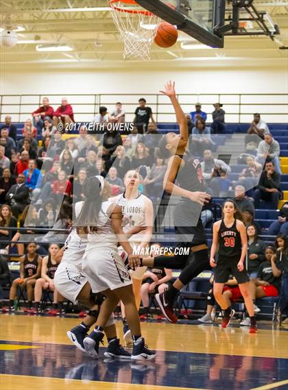 Thumbnail 3 in Little Elm vs. Liberty (5A Region 2 Bi-District Playoff) photogallery.