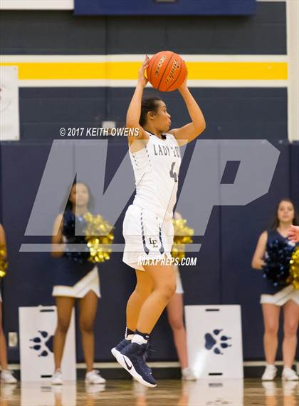 Thumbnail 2 in Little Elm vs. Liberty (5A Region 2 Bi-District Playoff) photogallery.