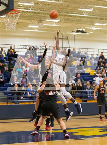 Thumbnail 1 in Little Elm vs. Liberty (5A Region 2 Bi-District Playoff) photogallery.