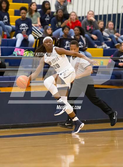 Thumbnail 2 in Little Elm vs. Liberty (5A Region 2 Bi-District Playoff) photogallery.