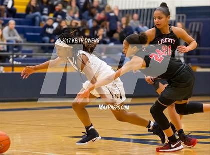 Thumbnail 3 in Little Elm vs. Liberty (5A Region 2 Bi-District Playoff) photogallery.