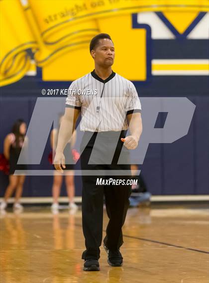 Thumbnail 3 in Little Elm vs. Liberty (5A Region 2 Bi-District Playoff) photogallery.