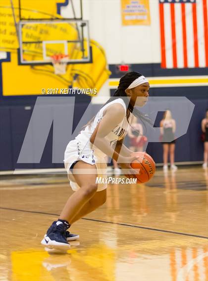 Thumbnail 2 in Little Elm vs. Liberty (5A Region 2 Bi-District Playoff) photogallery.