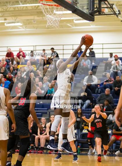 Thumbnail 1 in Little Elm vs. Liberty (5A Region 2 Bi-District Playoff) photogallery.