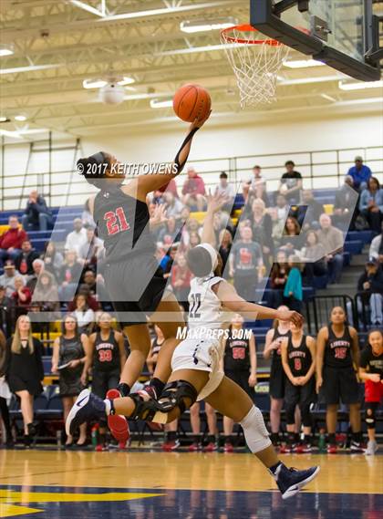 Thumbnail 1 in Little Elm vs. Liberty (5A Region 2 Bi-District Playoff) photogallery.