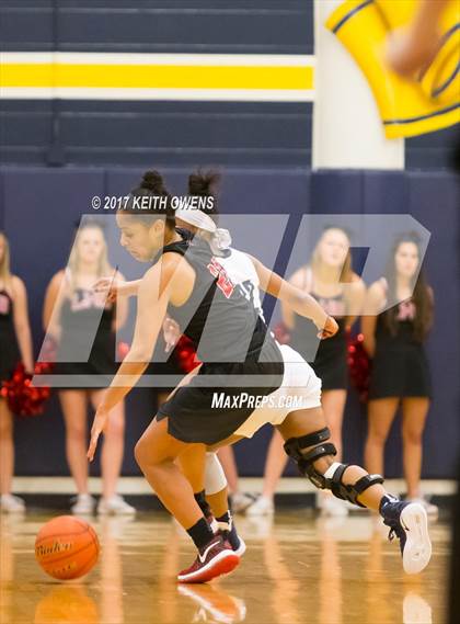Thumbnail 3 in Little Elm vs. Liberty (5A Region 2 Bi-District Playoff) photogallery.
