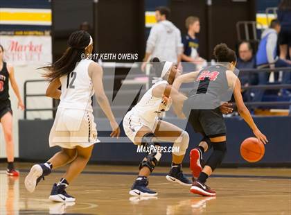 Thumbnail 1 in Little Elm vs. Liberty (5A Region 2 Bi-District Playoff) photogallery.