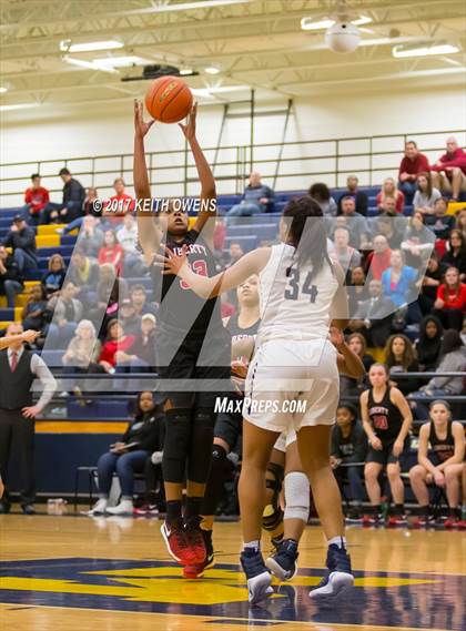 Thumbnail 3 in Little Elm vs. Liberty (5A Region 2 Bi-District Playoff) photogallery.