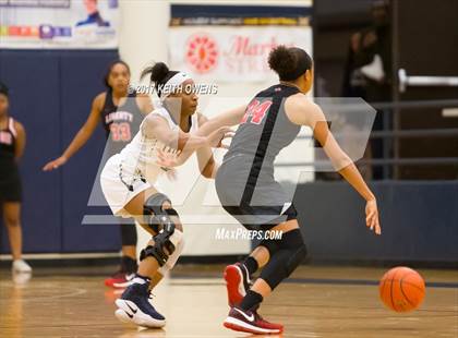 Thumbnail 2 in Little Elm vs. Liberty (5A Region 2 Bi-District Playoff) photogallery.