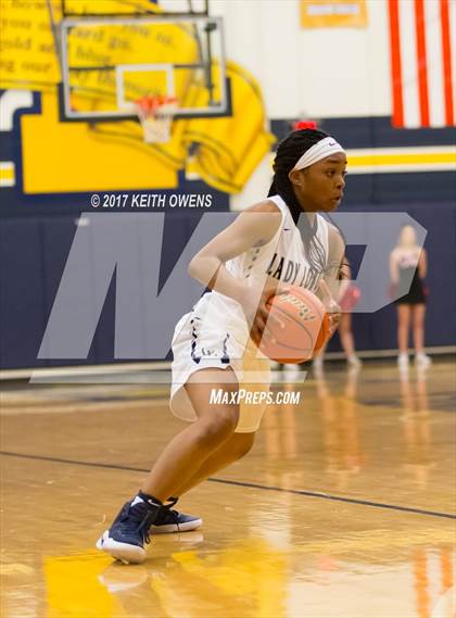 Thumbnail 3 in Little Elm vs. Liberty (5A Region 2 Bi-District Playoff) photogallery.