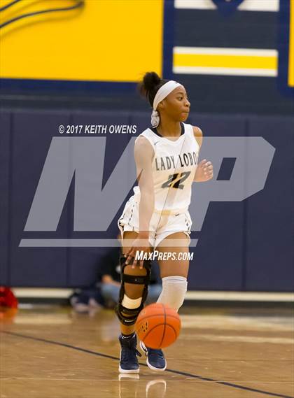 Thumbnail 2 in Little Elm vs. Liberty (5A Region 2 Bi-District Playoff) photogallery.