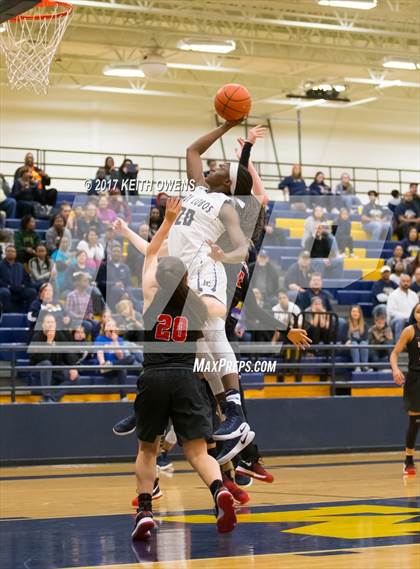 Thumbnail 3 in Little Elm vs. Liberty (5A Region 2 Bi-District Playoff) photogallery.