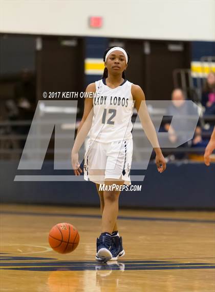 Thumbnail 2 in Little Elm vs. Liberty (5A Region 2 Bi-District Playoff) photogallery.