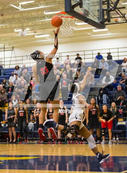 Thumbnail 2 in Little Elm vs. Liberty (5A Region 2 Bi-District Playoff) photogallery.