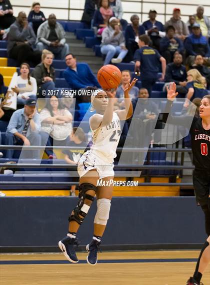 Thumbnail 1 in Little Elm vs. Liberty (5A Region 2 Bi-District Playoff) photogallery.