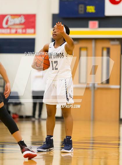 Thumbnail 3 in Little Elm vs. Liberty (5A Region 2 Bi-District Playoff) photogallery.