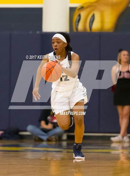 Thumbnail 1 in Little Elm vs. Liberty (5A Region 2 Bi-District Playoff) photogallery.