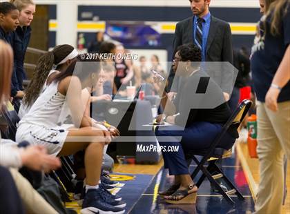 Thumbnail 1 in Little Elm vs. Liberty (5A Region 2 Bi-District Playoff) photogallery.