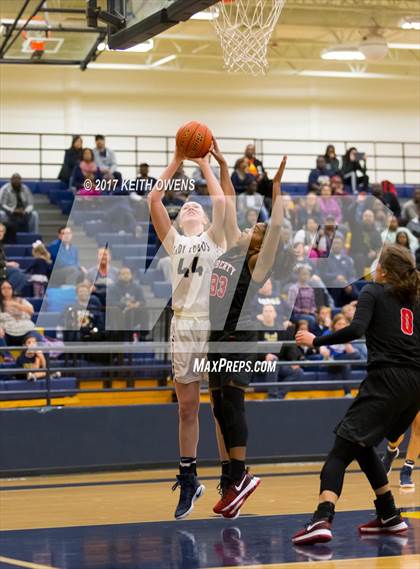Thumbnail 2 in Little Elm vs. Liberty (5A Region 2 Bi-District Playoff) photogallery.