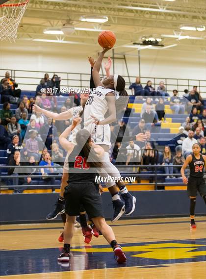 Thumbnail 2 in Little Elm vs. Liberty (5A Region 2 Bi-District Playoff) photogallery.