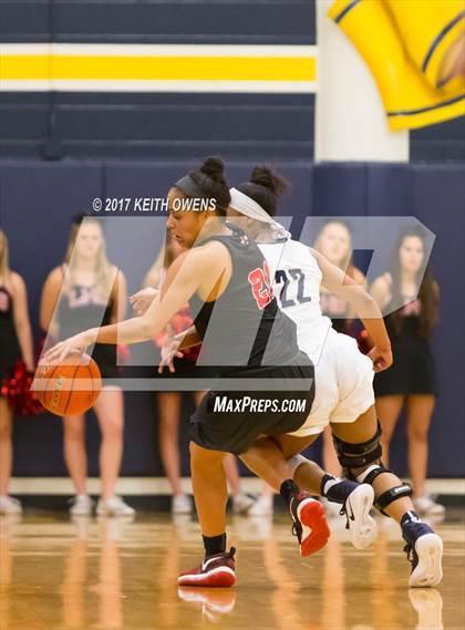 Thumbnail 2 in Little Elm vs. Liberty (5A Region 2 Bi-District Playoff) photogallery.