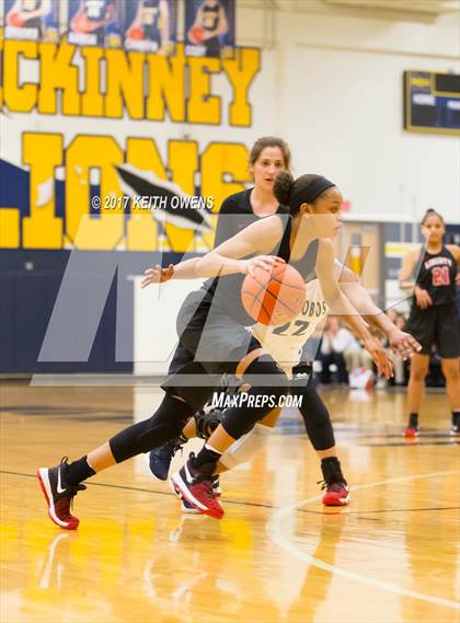 Thumbnail 3 in Little Elm vs. Liberty (5A Region 2 Bi-District Playoff) photogallery.