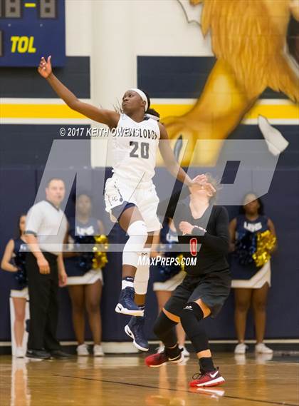 Thumbnail 2 in Little Elm vs. Liberty (5A Region 2 Bi-District Playoff) photogallery.