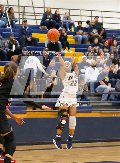 Thumbnail 1 in Little Elm vs. Liberty (5A Region 2 Bi-District Playoff) photogallery.