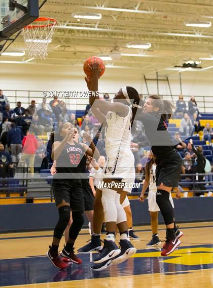 Thumbnail 3 in Little Elm vs. Liberty (5A Region 2 Bi-District Playoff) photogallery.
