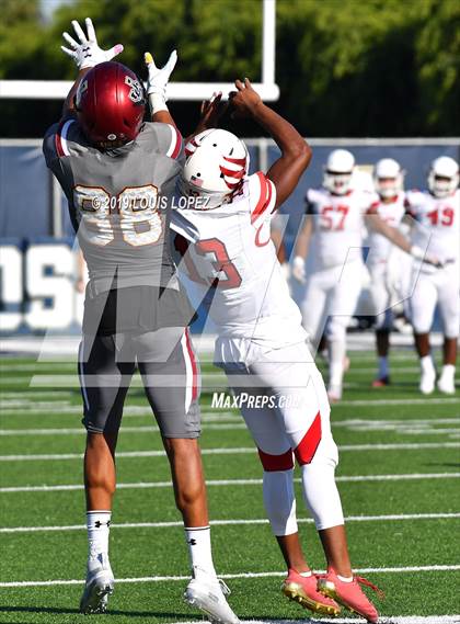 Thumbnail 1 in JSerra Catholic vs. Milton (Trinity League vs. USA Showcase) photogallery.