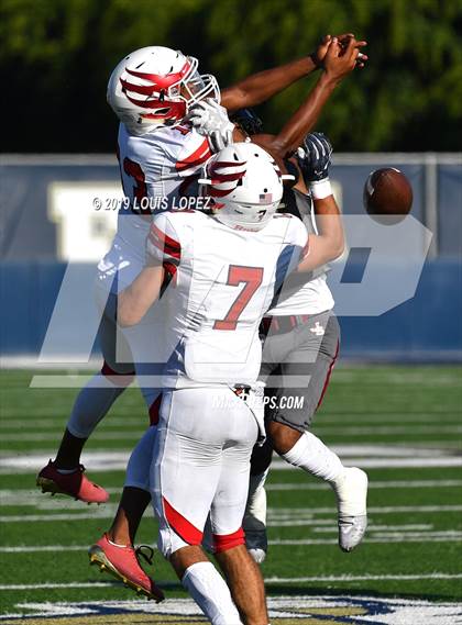 Thumbnail 2 in JSerra Catholic vs. Milton (Trinity League vs. USA Showcase) photogallery.